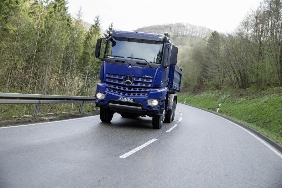  Mercedes-Benz Arocs 3345 2015 года  (фото 3 из 13)